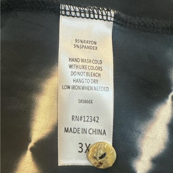 Chic Black and White Tunic Top - Picture 3 of 6